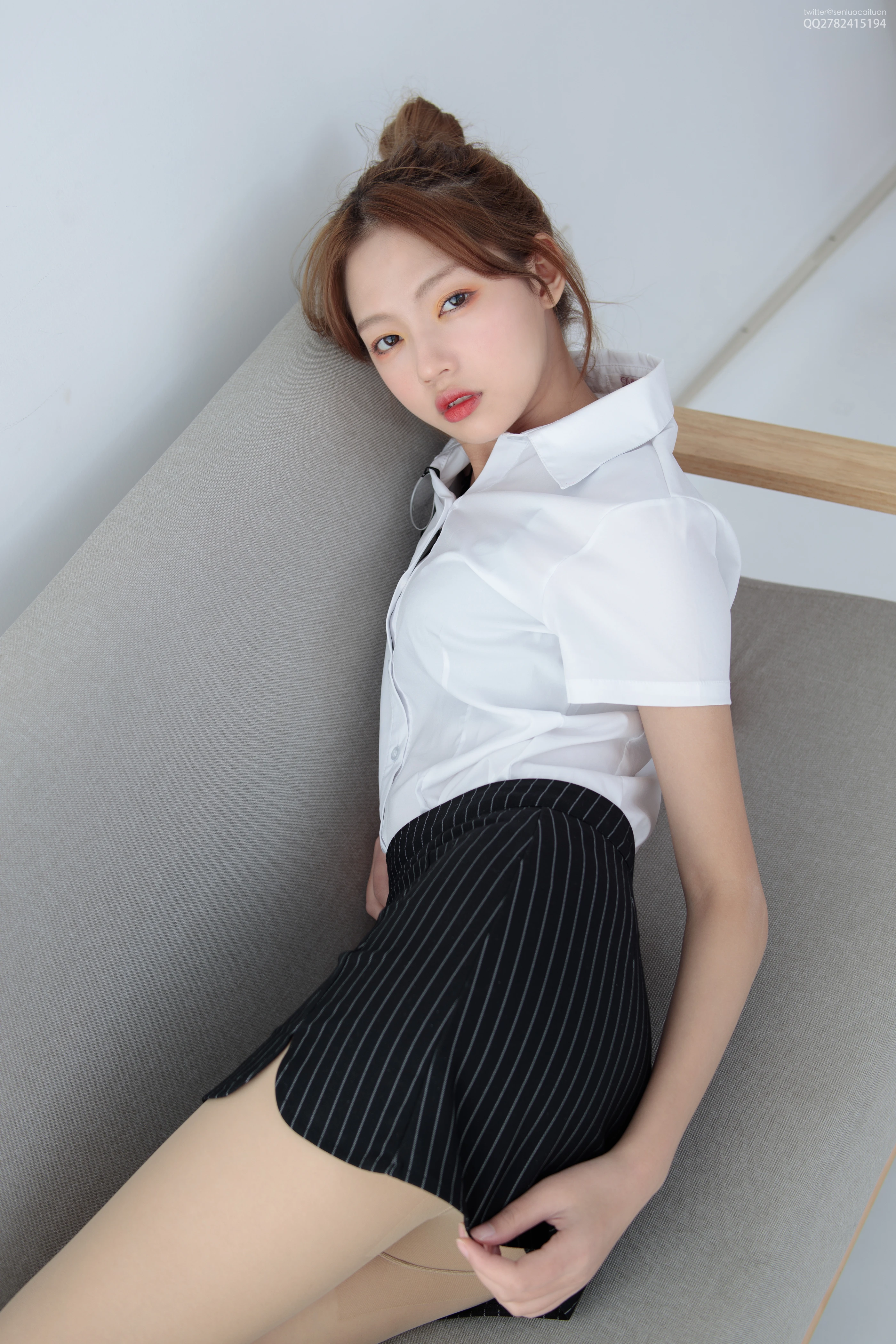 森萝财团 JKFUN-037《OL一定要搭配眼镜》50D肉丝 [63P 1V]插图3